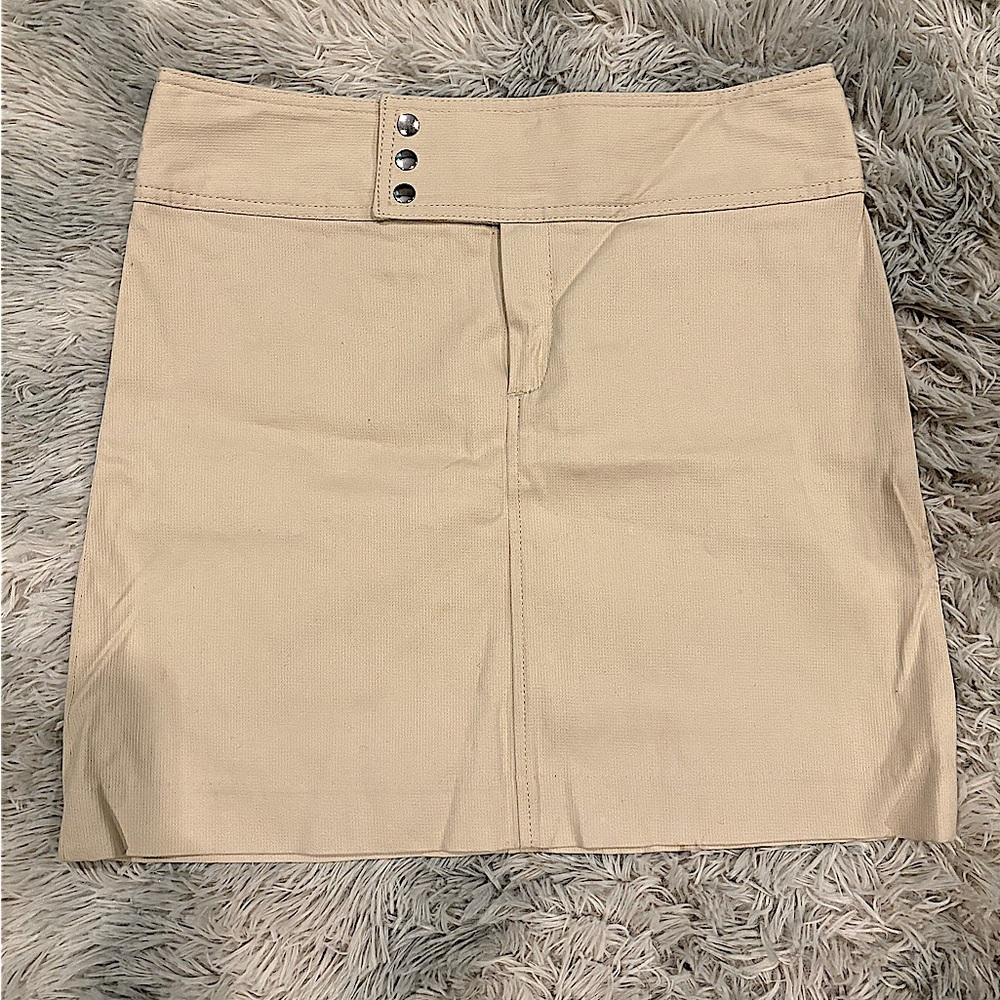 Classy NWOT Banana Republic Skirt. Its really is a gorgeous Skirt SZ 2 Stretch